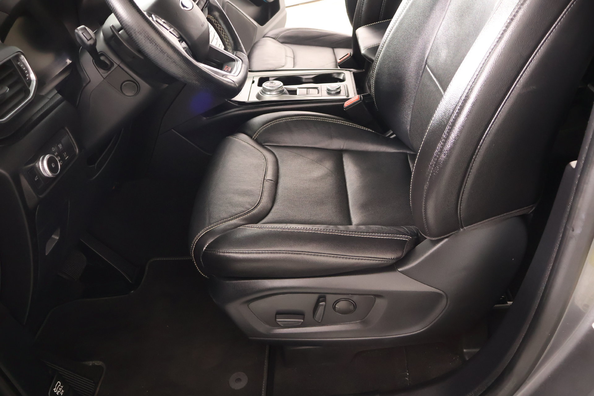 Used 2021 Ford Explorer ST w/ Equipment Group 401A AWD/4WD image 12