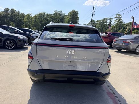 Used 2025 Hyundai Kona SEL FWD image 6