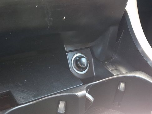 Used 2019 Mercedes-Benz GLC 300 4MATIC image 23