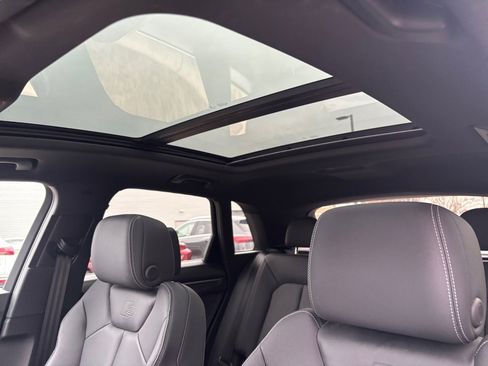 Used 2020 Audi Q3 2.0T Premium Plus w/ Premium Plus Package image 21