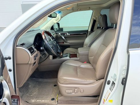 Used 2018 Lexus GX 460 Premium w/ Premium Package image 11