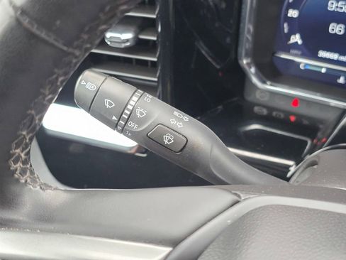 Used 2025 Chevrolet Silverado 1500 LT image 37