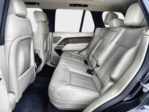 Used 2023 Land Rover Range Rover SE AWD/4WD image 4