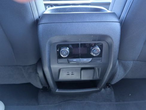 Used 2024 Chevrolet Traverse LT FWD image 24