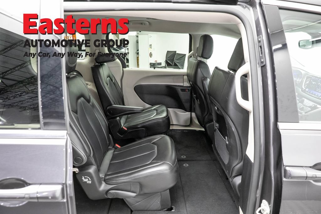Used 2023 Chrysler Pacifica Touring-L FWD image 25
