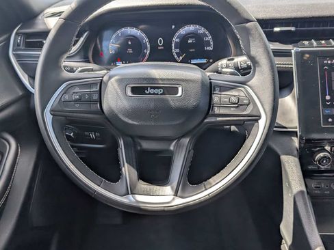 Used 2023 Jeep Grand Cherokee Altitude AWD/4WD image 19