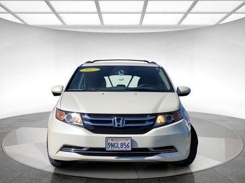 Used 2017 Honda Odyssey SE image 2