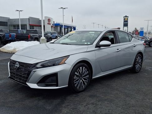 Used 2023 Nissan Altima 2.5 SV image 3