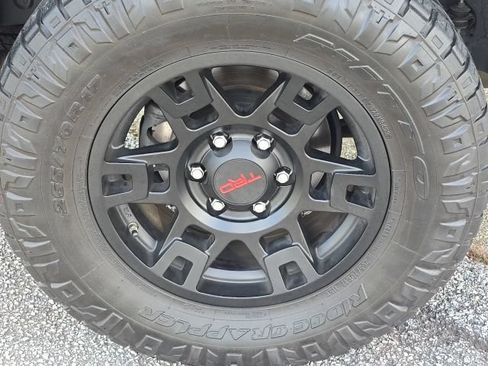 Used 2024 Toyota 4Runner SR5 Premium w/ Moonroof Package RWD image 11