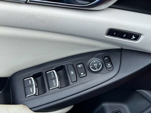 Used 2018 Honda Accord Touring image 15