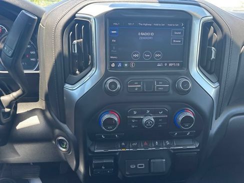 Used 2021 Chevrolet Silverado 1500 LT AWD/4WD image 4
