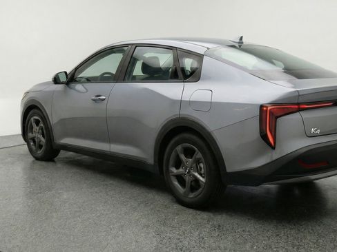 Used 2025 Kia K4 LXS image 6