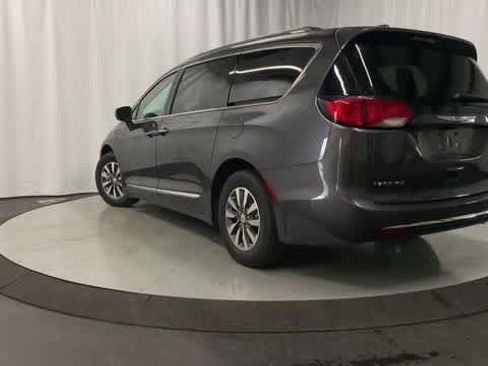 Used 2020 Chrysler Pacifica Limited w/ Advanced Safetytec Group FWD image 8