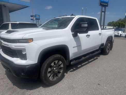 Used 2024 Chevrolet Silverado 2500 Custom w/ Custom Value Package image 7