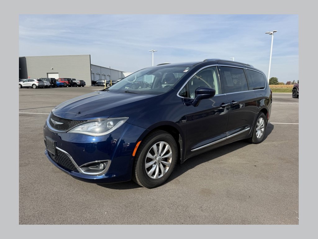Used 2018 Chrysler Pacifica Touring-L Plus w/ Advanced Safetytec Group FWD image 1