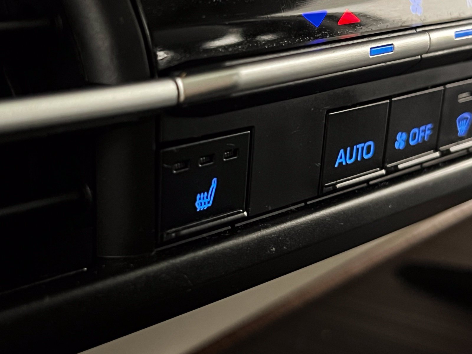 Certified 2023 Toyota Sienna XLE FWD image 20