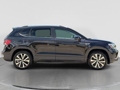 Used 2023 Volkswagen Taos SE FWD image 2