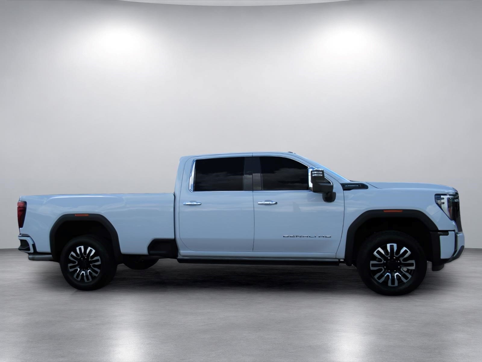 Used 2024 GMC Sierra 3500 Denali Ultimate AWD/4WD image 2