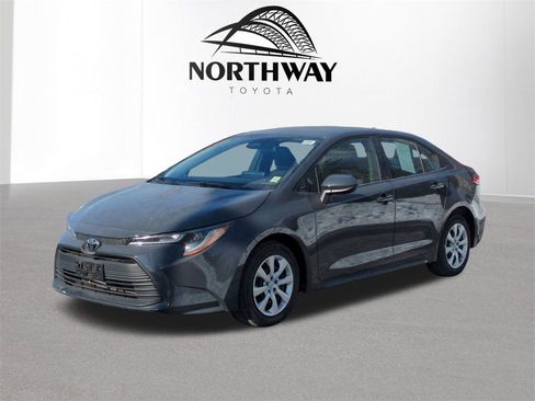 Used 2023 Toyota Corolla LE image 6
