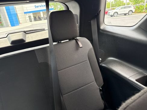 Used 2022 Chevrolet Traverse LT FWD image 23