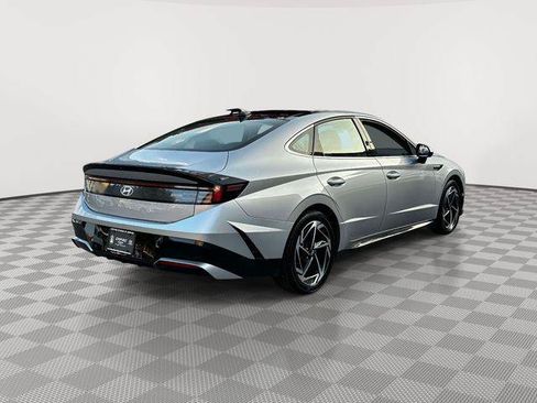 Used 2024 Hyundai Sonata SEL w/ Convenience Package FWD image 3