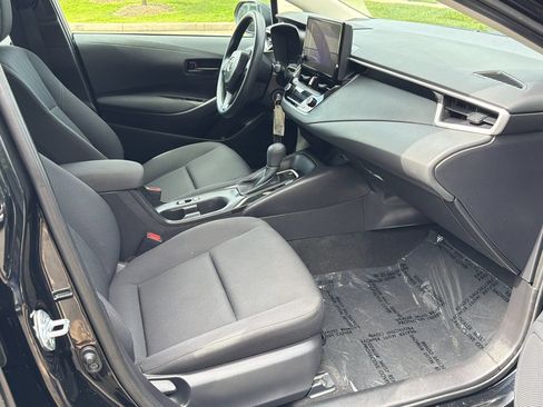 Used 2025 Toyota Corolla LE FWD image 10