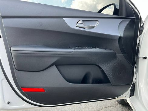 Used 2022 Kia Forte LXS FWD image 13