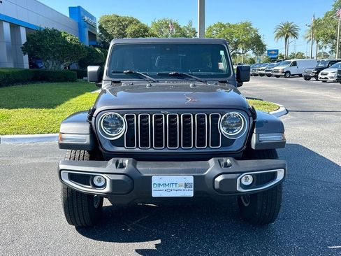 Used 2025 Jeep Wrangler Unlimited Sahara AWD/4WD image 2