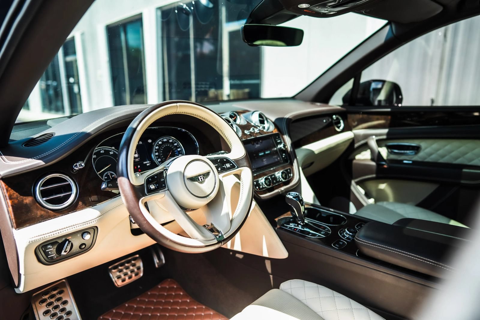 Used 2018 Bentley Bentayga AWD/4WD image 11
