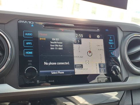 Used 2018 Toyota Tacoma TRD Sport AWD/4WD image 16
