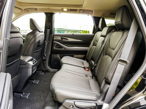 Certified 2026 INFINITI QX60 Luxe w/ Family Package AWD/4WD image 36