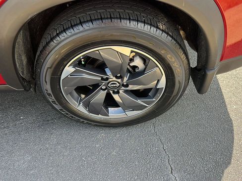 Used 2024 Nissan Rogue SV w/ SV Premium Package image 39