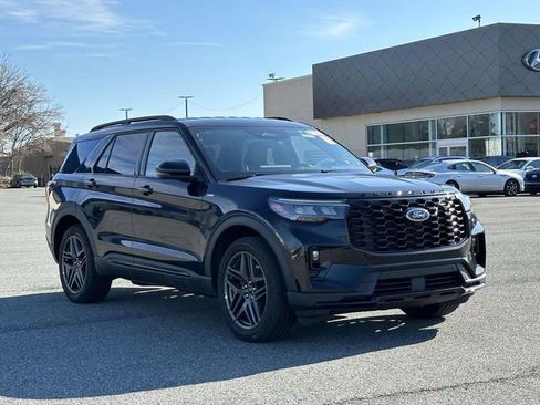 Used 2025 Ford Explorer ST-Line w/ ST-Line Street Pack image 6