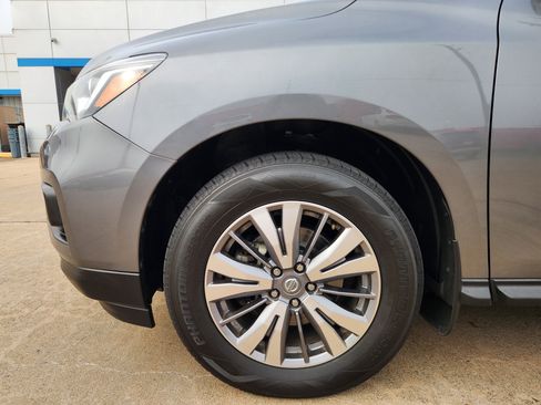 Used 2020 Nissan Pathfinder SV w/ Cargo Package image 9