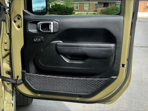 Certified 2025 Jeep Gladiator Sport image 24