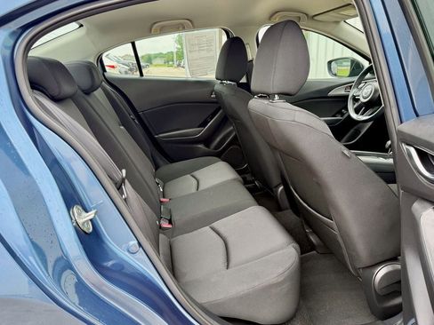 Used 2018 MAZDA MAZDA3 Sport FWD image 18