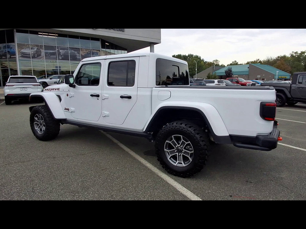 Used 2025 Jeep Gladiator Mojave AWD/4WD image 6