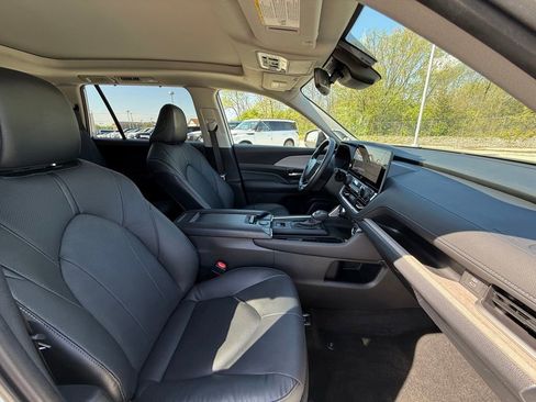 Used 2024 Toyota Grand Highlander AWD Hybrid image 14