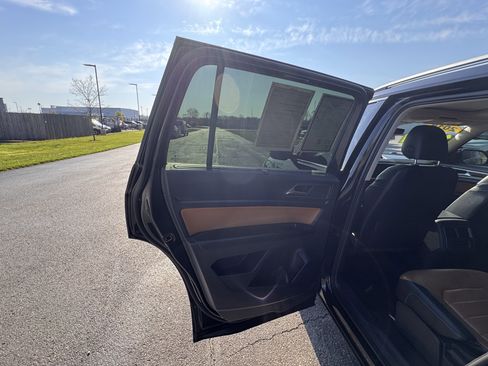 Used 2018 Volkswagen Atlas SEL Premium image 27