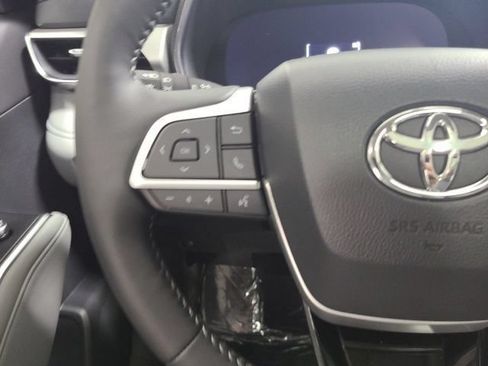 Used 2026 Toyota Highlander Platinum AWD/4WD image 31