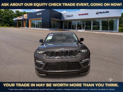 Used 2023 Jeep Grand Cherokee 4WD 4xe image 2