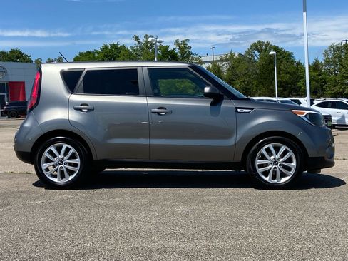 Used 2019 Kia Soul + FWD image 4