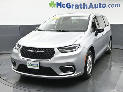 Used 2024 Chrysler Pacifica Touring-L FWD image 22