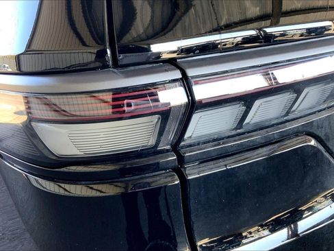 New 2026 Jeep Grand Wagoneer Limited AWD/4WD image 19