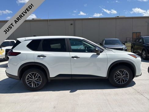 Certified 2024 Nissan Rogue S image 4