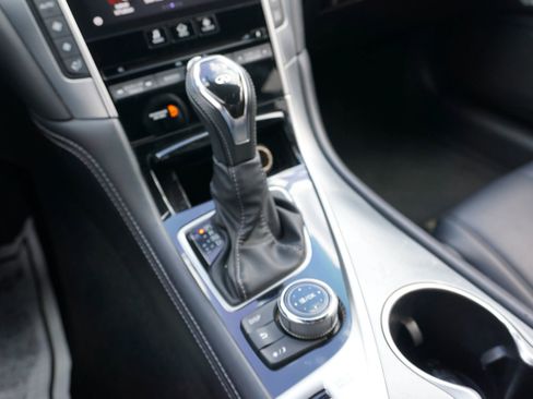 Used 2018 INFINITI Q60 3.0t Luxe RWD image 35