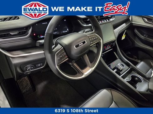 New 2025 Jeep Grand Cherokee Limited image 6