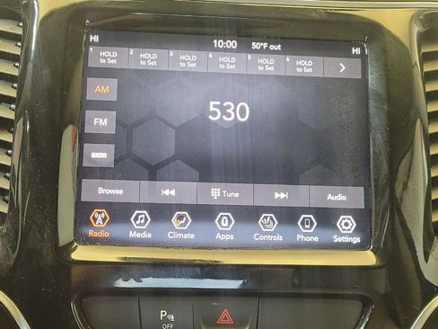 Used 2019 Jeep Cherokee Limited image 25