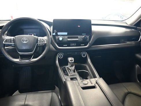 Used 2024 Toyota Grand Highlander AWD image 14