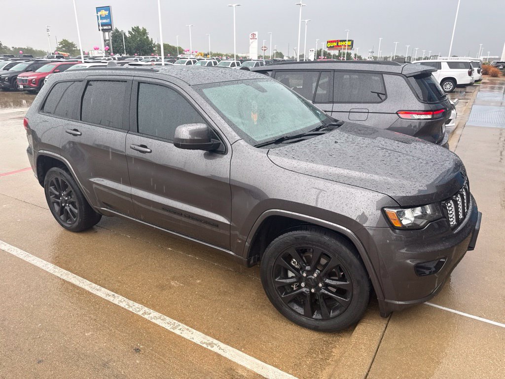 Used 2019 Jeep Grand Cherokee Altitude RWD image 4
